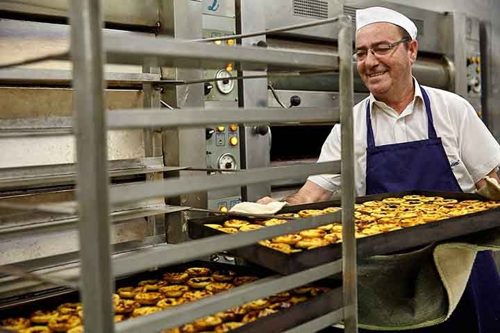 Contudo, como vocÃª jÃ¡ pÃŽde perceber, a beleza da regiÃ£o, a suntuosidade do Mosteiro, da Igreja e da Torre de BelÃ©m, jÃ¡ naquela Ã©poca, atraia turistas para o local.