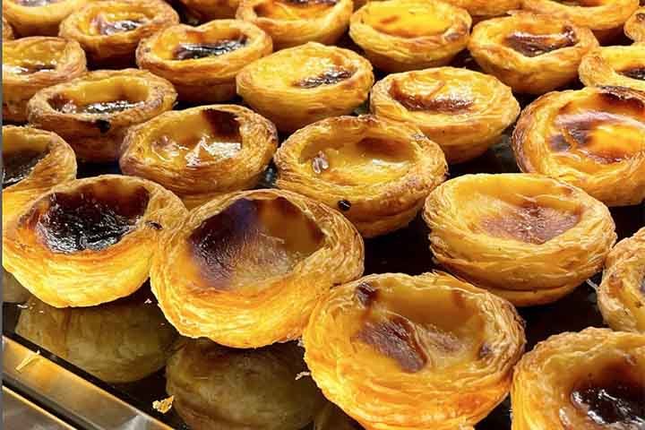 Mas logo foram inauguradas as instalações num anexo, então transformado em pastelaria, a 