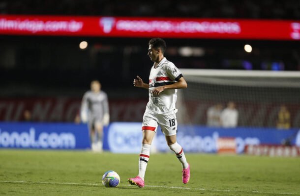 RODRIGUINHO - Um peça que definitivamente não funcionou. Não conseguiu se encaixar na partida e ainda quase entregou um gol de bandeja para a equipe adversária. Nota: 4,5 - Foto: Rubens Chiri/São Paulo FC