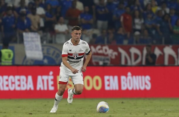 SANTI LONGO - Apenas na sua quarta partida com a camisa do São Paulo, o argentino não empolgou. Teve uma boa atuação na primeira etapa, mas desapareceu no segundo tempo. Nota: 5 - Foto: Rubens Chiri/São Paulo FC