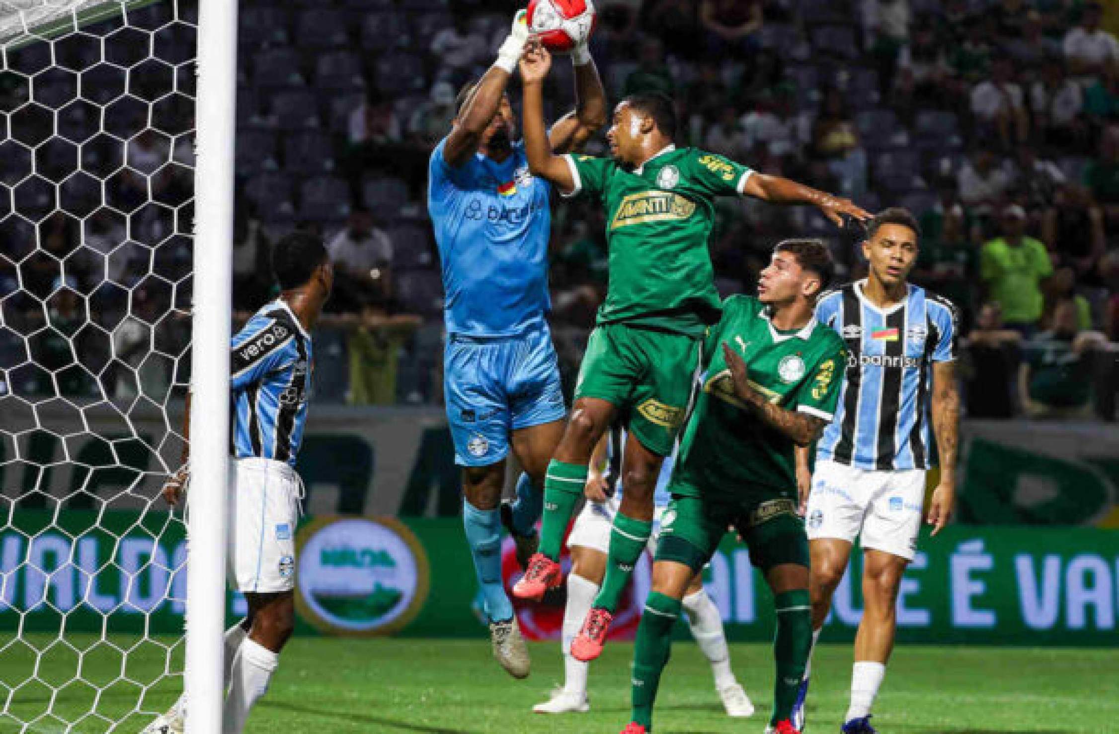 Corinthians provoca Palmeiras após eliminação na Copinha e diretor responde