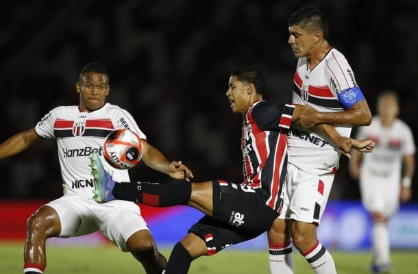 BOTAFOGO-SP - A Pantera começou mal e não conseguiu atuar bem no primeiro tempo. Depois, principalmente com a entrada de Douglas Baggio, conseguiu crescer e criar boas oportunidades. Na mais clara, Jonathan Cafu desperdiçou sem goleiro! Nota: 6.5 - Foto: Miguel Schincariol/Saopaulofc.net