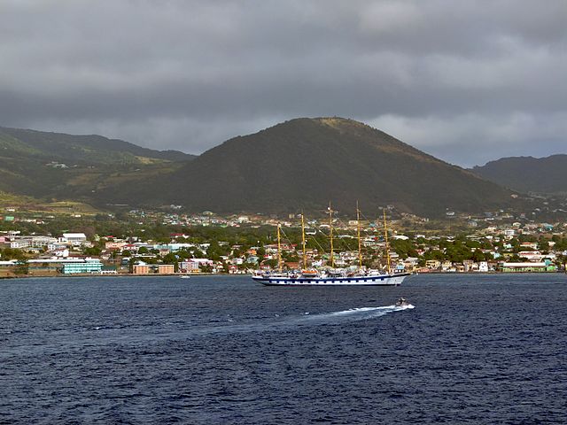 São Cristóvão e Névis tem 53 mil habitantes em 261 km². Capital: Basseterre. -Fred Hasu wikimedia commons 