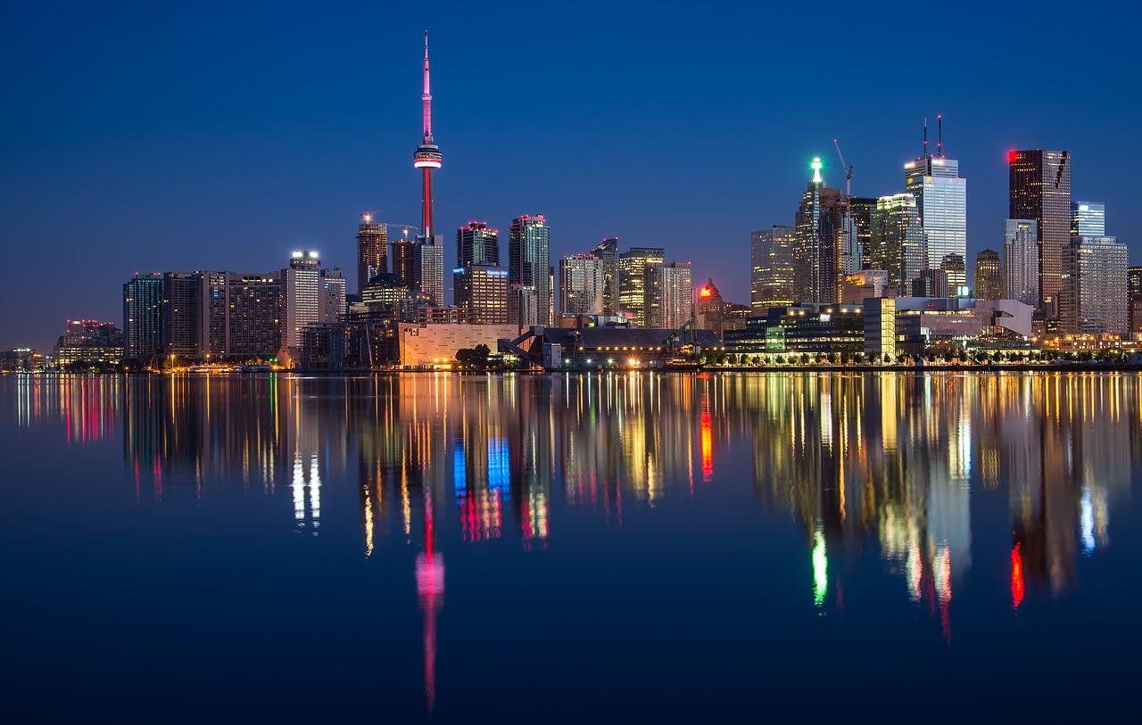 Canadá tem 38 milhões de habitantes em 9,9 milhões de km². Capital: Ottawa-Imagem de James Wheeler por Pixabay 