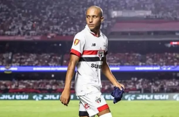 HENRIQUE CARMO - Uma das maiores promessas da base, não conseguiu ter um grande jogo. Apareceu pouco e não conseguiu criar jogadas de perigo no ataque. Nota: 5 - Foto: Rubens Chiri/São Paulo FC