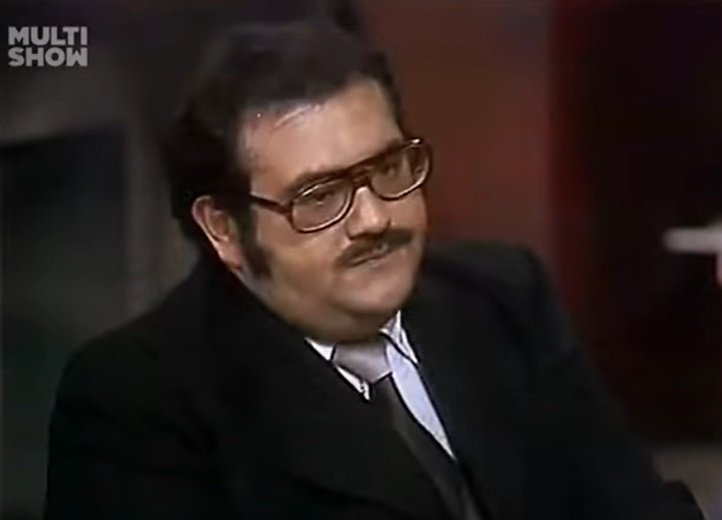 O ator Édgar Vivar, intérprete do personagem Seu Barriga, falou em entrevista ao portal UOL de sua tristeza com o fato: 