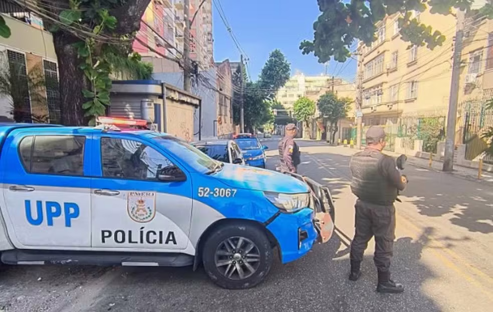 Policiais em operação no Rio Comprido, no Rio de Janeiro; imagem meramente ilustrativa -  (crédito: Reprodução/Redes sociais)