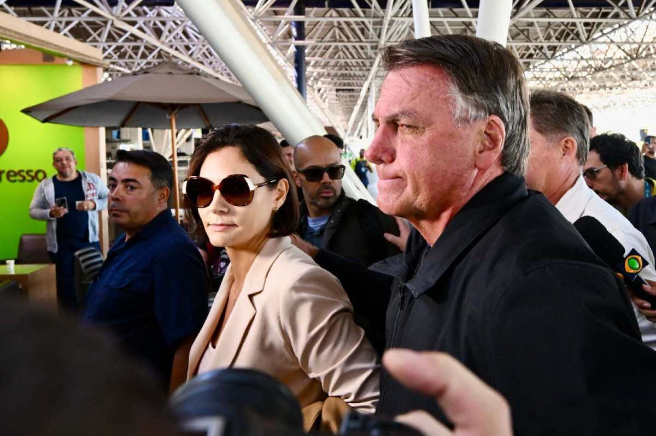 Bolsonaro mandou fazer smoking para ir na posse de Trump