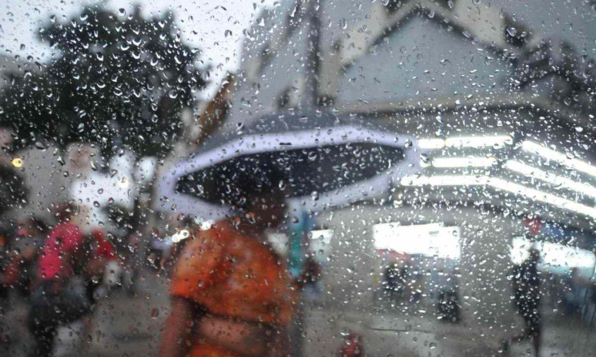 Os munic&iacute;pios podem registrar at&eacute; 50 mil&iacute;metros (mm) de precipita&ccedil;&atilde;o, com ventos de at&eacute; 60km/h.  -  (crédito: Alexandre Guzanshe/EM/D.A Press)