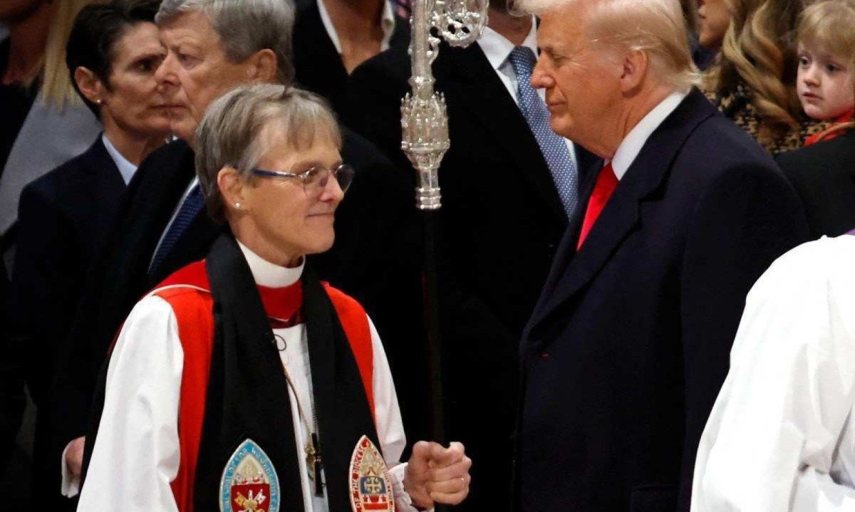 Bispa Mariann Budde pede que presidente Donald Trump tenha misericórdia da comunidade LGBTQIA+ e dos imigrantes -  (crédito: CHIP SOMODEVILLA / AFP)