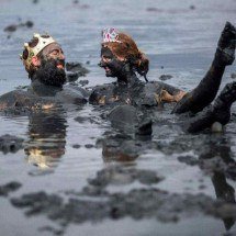 Carnaval na lama: Cidade do Rio promove diversão "suja" para os turistas - DANIEL RAMALHO/AFP