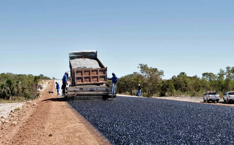 Em julho de 2023, obras na rodovia TO-247, entre Lagoa do Tocantins e São Félix,  e a construção da ponte sobre o rio Vermelho foram até interrompidas temporariamente por causa de novas descobertas no Jalapão. caminho de Palmas pro Jalapão, tiveram alguns trechos paralisados. 