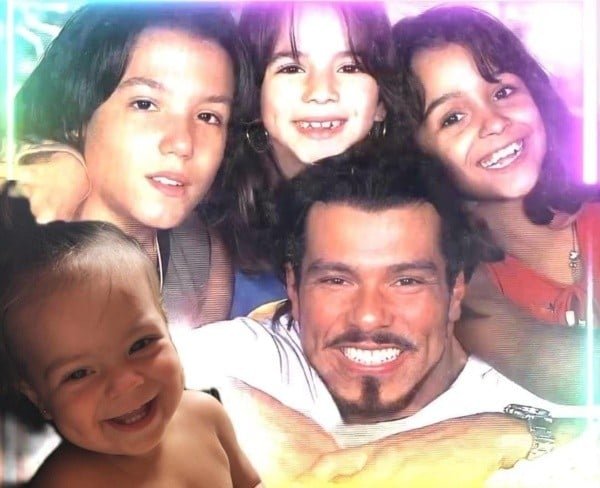 Ilha, LuÃ£, Rayra e Petra - Esses sÃ£o os nomes dos filhos do ator MaurÃ­cio Mattar. Cada um tem uma mÃ£e diferente. Ilha Ã© filha do ator com a modelo Shay Dufau. Petra Ã© filha da atriz Fabiana SÃ¡.  Rayra Ã© filha FlÃ¡via Graice, da famÃ­lia de lutadores Gracie. LuÃ£ Ã© filho da cantora Elba Ramalho. 