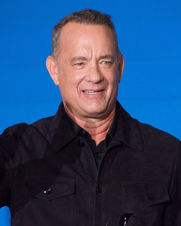 Ao ser questionado sobre uma propaganda com seu rosto em que estaria promovendo um plano odontológico, o ator foi enfático ao dizer que a versão fake não tem “nada a ver” com ele. -Dick Thomas Johnson wikimedia commons