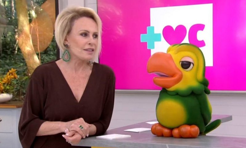 Na ocasião, Ana Maria esclareceu nas redes que sua ausência foi devido a compromissos profissionais, descartando problemas de saúde. 