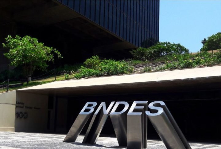 Os bancos também estão sendo alvo de golpes. No caso do Banco Nacional de Desenvolvimento Econômico e Social (BNDES), os golpistas foram além ao usar o nome do banco para realizar fraudes, inclusive enviando a conta do anúncio diretamente para o banco.-Miguel Ângelo/CNI
