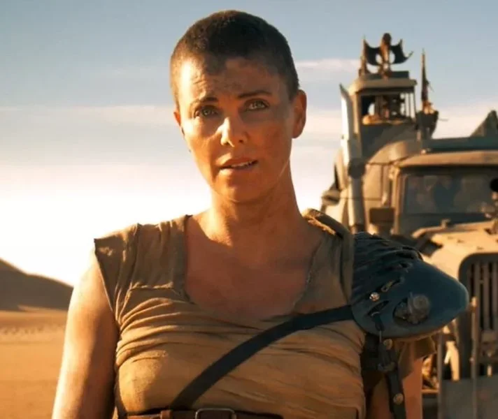 No filme de 2015, a personagem foi vivida por Charlize Theron, que recebeu elogios por sua fisicalidade e dramaticidade ao encarnar o papel.