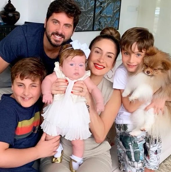 No dia 7 de março de 2007, a cantora casou-se com o empresário Márcio Pedreira. Juntos, eles são pais de três filhos: Davi, 15, Rafael, 12, e Bela, de 5.
