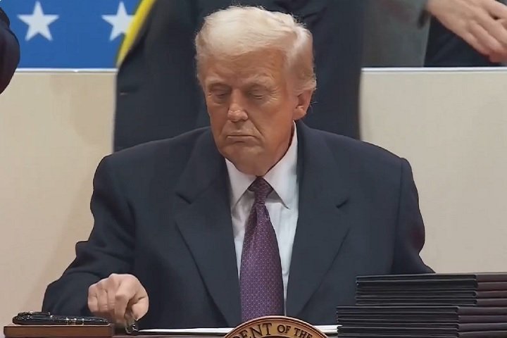 SaÃ­da do Acordo de Paris: A retirada dos Estados Unidos do Acordo ClimÃ¡tico de Paris foi oficializada novamente, a exemplo do que aconteceu no 1Âº mandato de Trump. A medida havia sido revertida por Joe Biden.