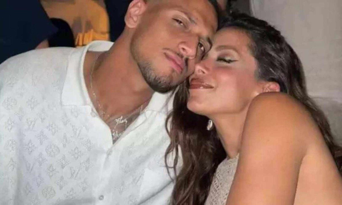 Anitta e o jogador de futebol Vinicius Souza  -  (crédito: Instagram/ Reprodução )