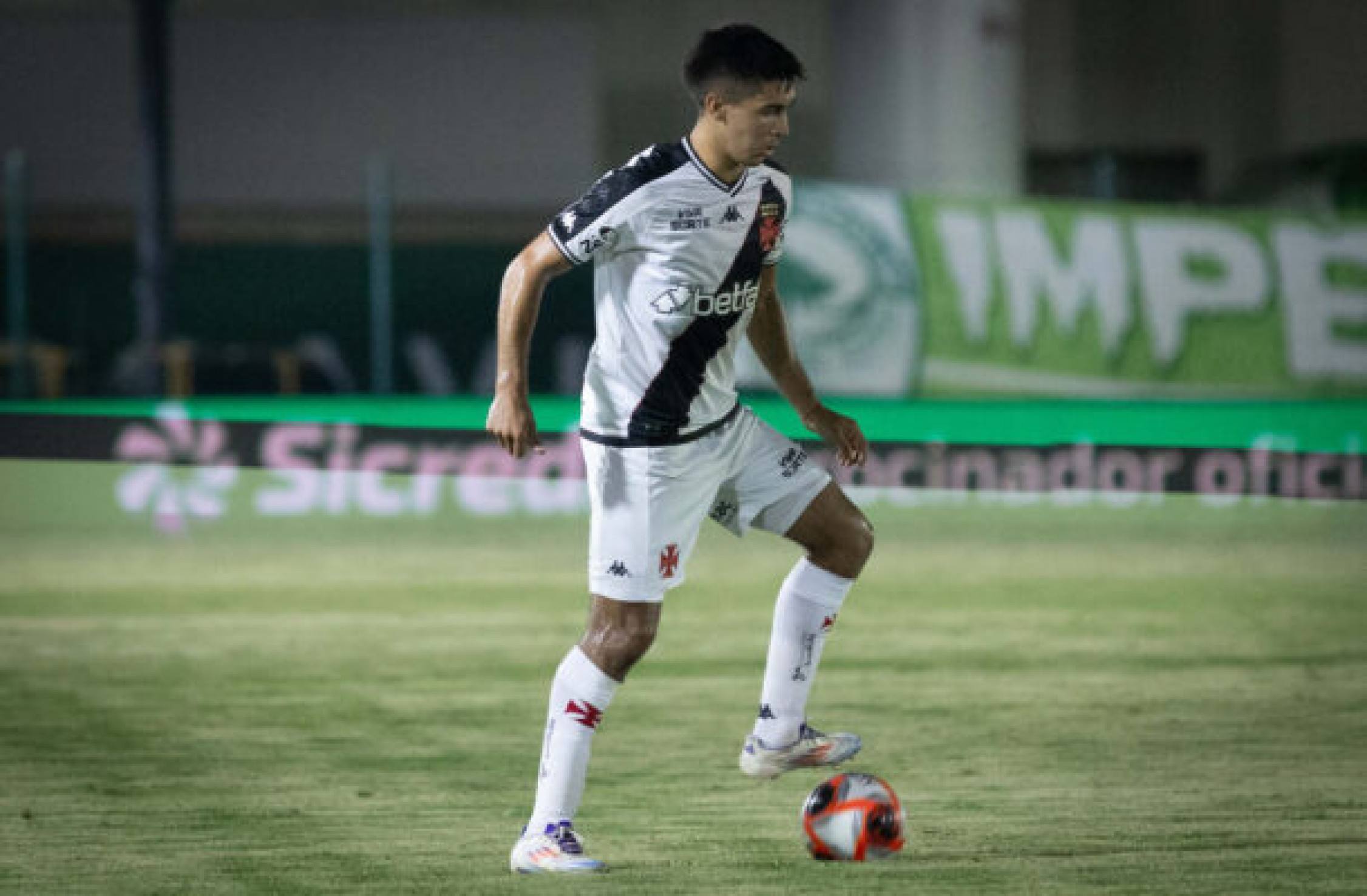Com pouco espaço, Sforza pode ser negociado pelo Vasco
