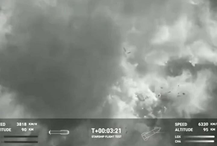 Em novembro/23, o Super Heavy (propulsor) explodiu, mas depois de se separar da nave.