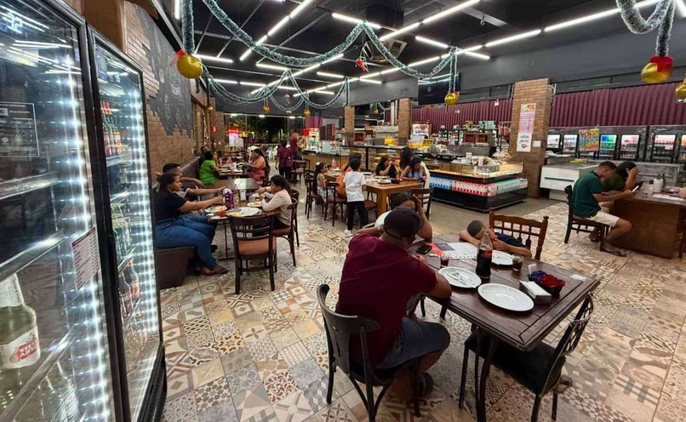 Com amplo salão, a Padaria da Praça se destaca em Pedro Leopoldo e região pelo funcionamento ininterrupto Com amplo salão, a Padaria da Praça se destaca em Pedro Leopoldo e região pelo funcionamento ininterrupto