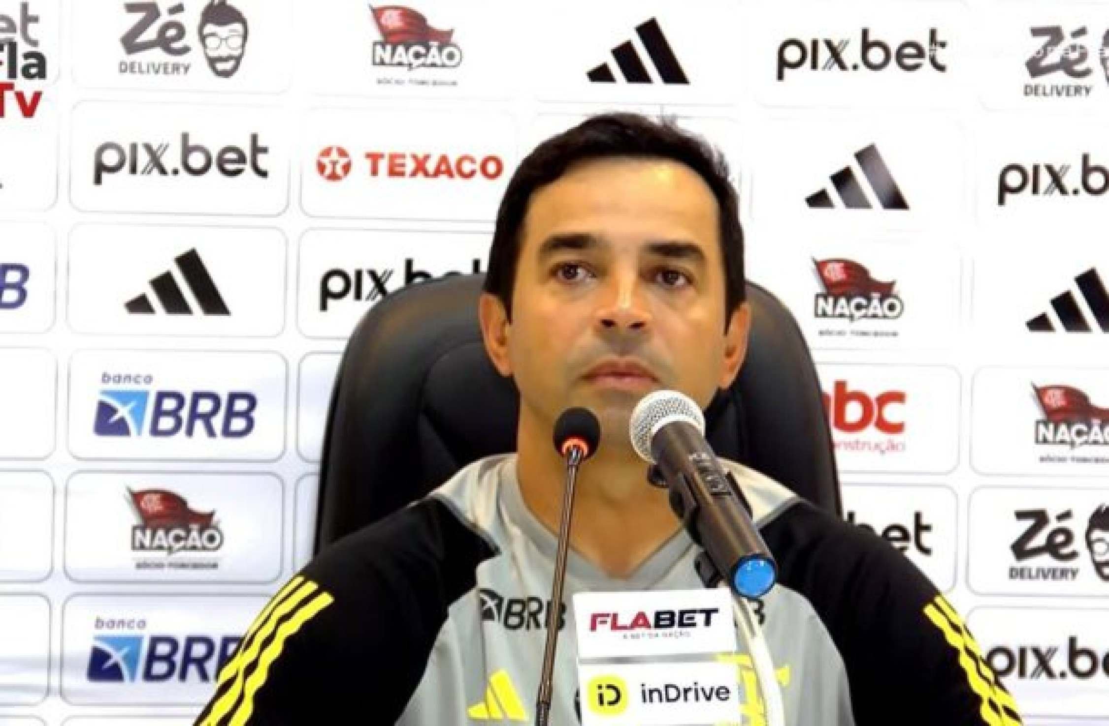 Cleber dos Santos destaca eficiência do Flamengo e elogia Carlinhos