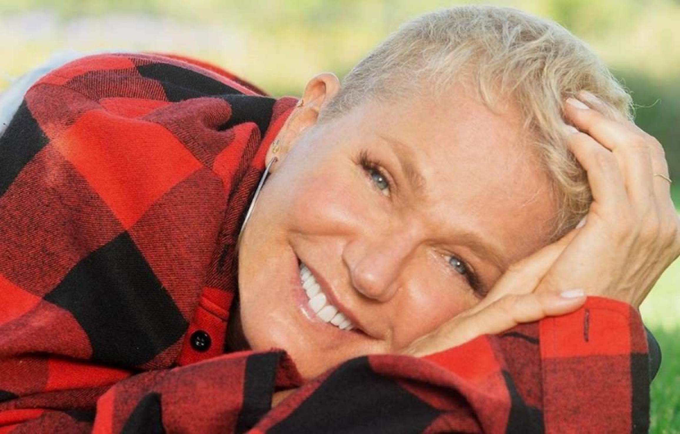 Xuxa realiza artroscopia no joelho; entenda o que é o procedimento