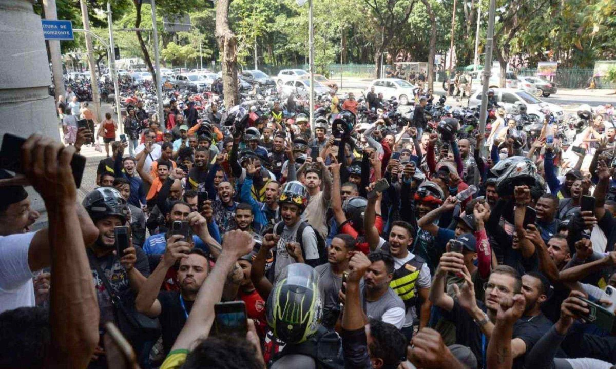 A princ&iacute;pio, a suspens&atilde;o que motivou o protesto foi defendida para que fossem discutidas a regulamenta&ccedil;&atilde;o e a fiscaliza&ccedil;&atilde;o desse tipo de transporte -  (crédito: T&uacute;lio Santos/EM/D.A.Press. Brasil. Belo Horizonte - MG)