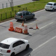 Obra interdita três faixas de importante avenida de BH - T&uacute;lio Santos/EM/D.A.Press
