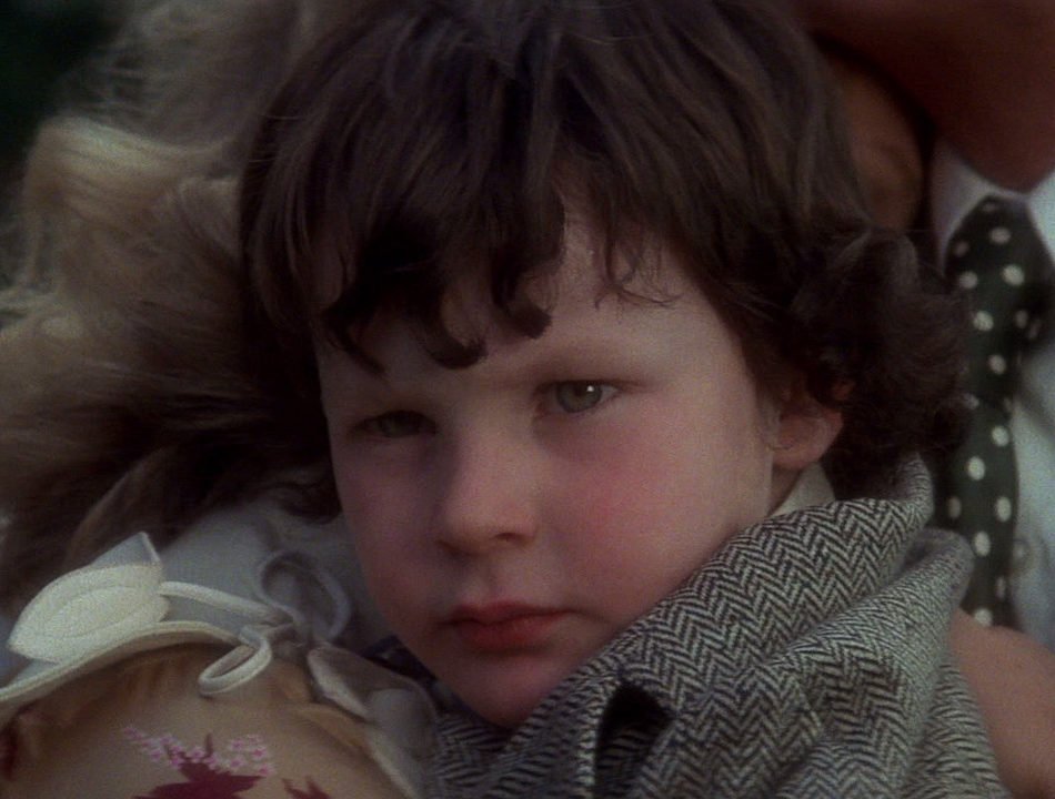 Além disso, um dublê foi atacado por cachorros enquanto fazia uma cena no cemitério. Também, o diretor de efeitos especiais John Richardson e sua assistente, Liz Moore, sofreram um acidente de carro terrível após o fim das gravações. 