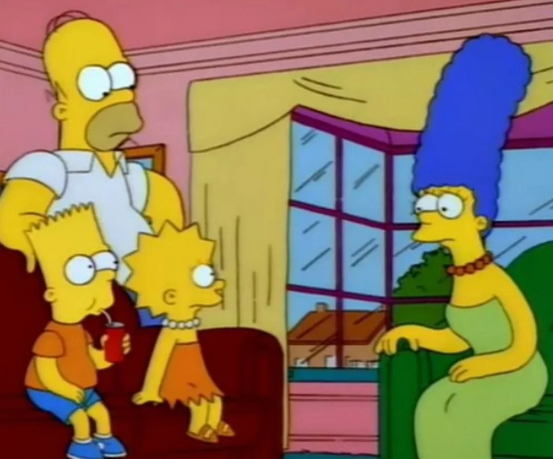 No episódio ‘Bart’s Inner Child’, da quinta temporada, Homer Simpson abre um parque infantil no quintal de casa e cobra ingresso prometendo muita diversão. Mas a experiência decepciona o público e o negócio fracassa. Daí a semelhança apontada pelos fãs da série.