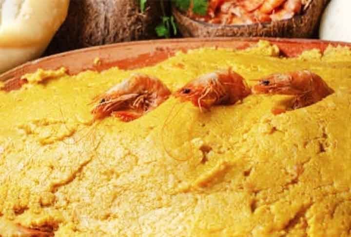 Pratos como o acarajé, o vatapá (foto) e o caruru são exemplos da rica herança africana na gastronomia brasileira.