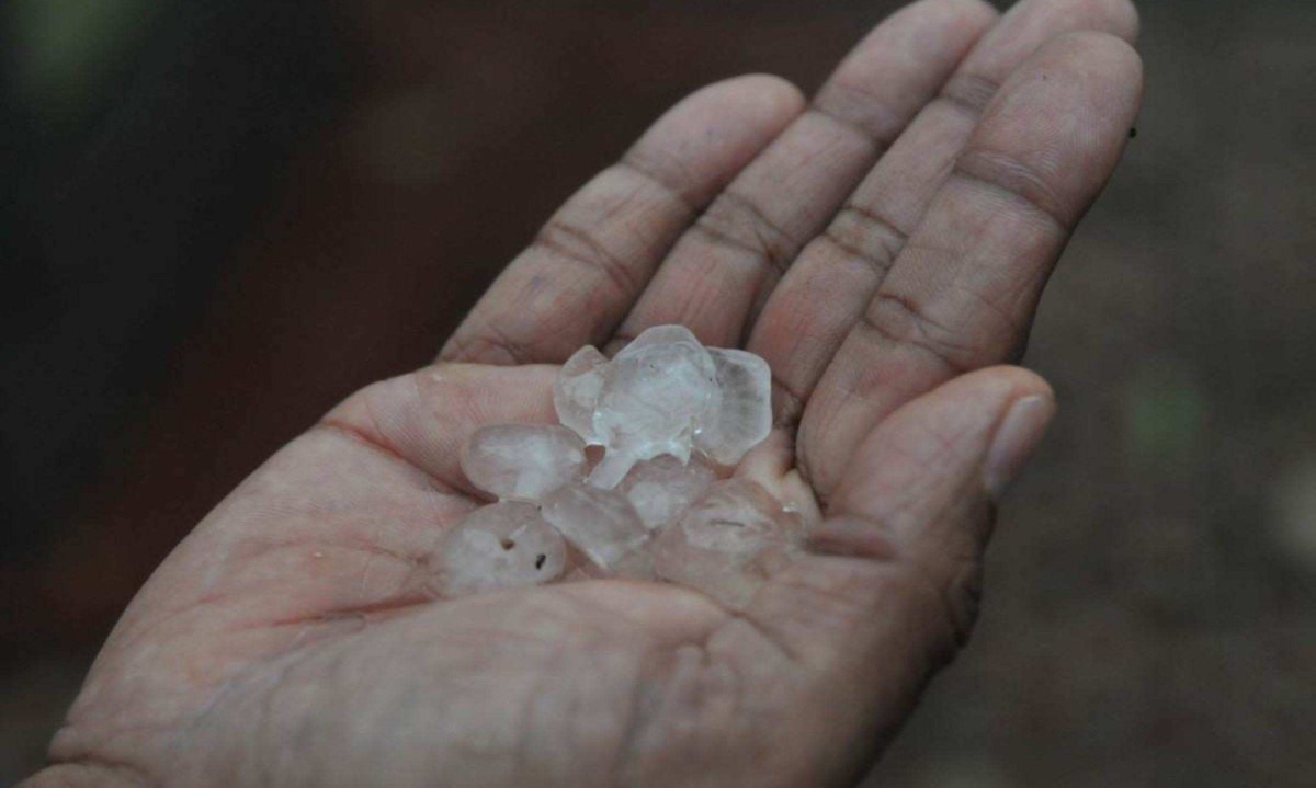 O alerta define risco para chuvas intensas e queda de granizo -  (crédito: Gladyston Rodrigues/EM/D.A Press)