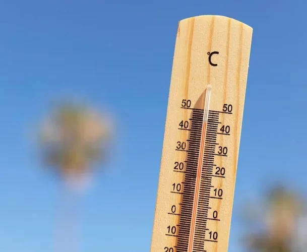 Ideias para atenuar o calor sem ar-condicionado - Freepik