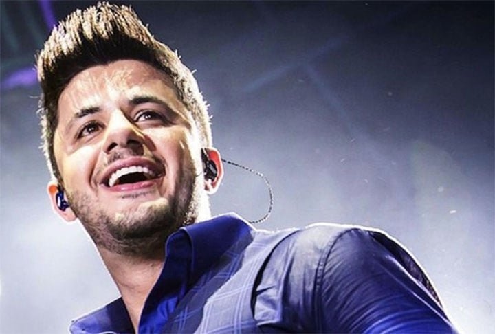 Segundo a gravadora, Cristiano gravou a música antes de sua morte, e Marília regravou posteriormente para um tributo que faria ao cantor sertanejo.