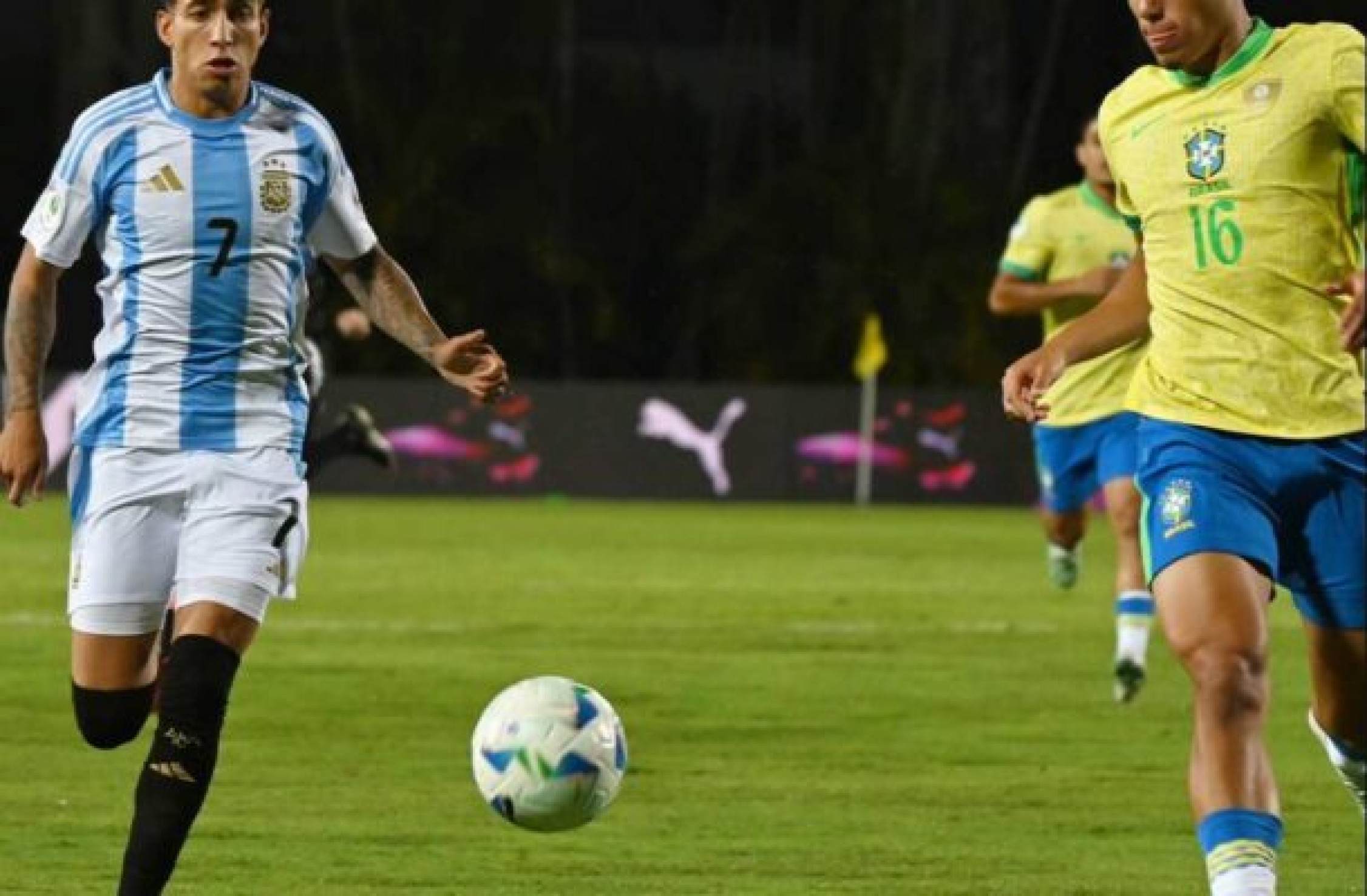 Goleada da Argentina no Brasil pelo Sul-Americano Sub-20 rende memes na web