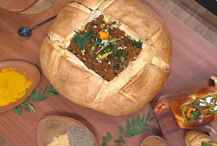 Bunny Chow: Originário da África do Sul, o bunny chow é um pão redondo com o miolo retirado e recheado com um curry picante de carne ou legumes.