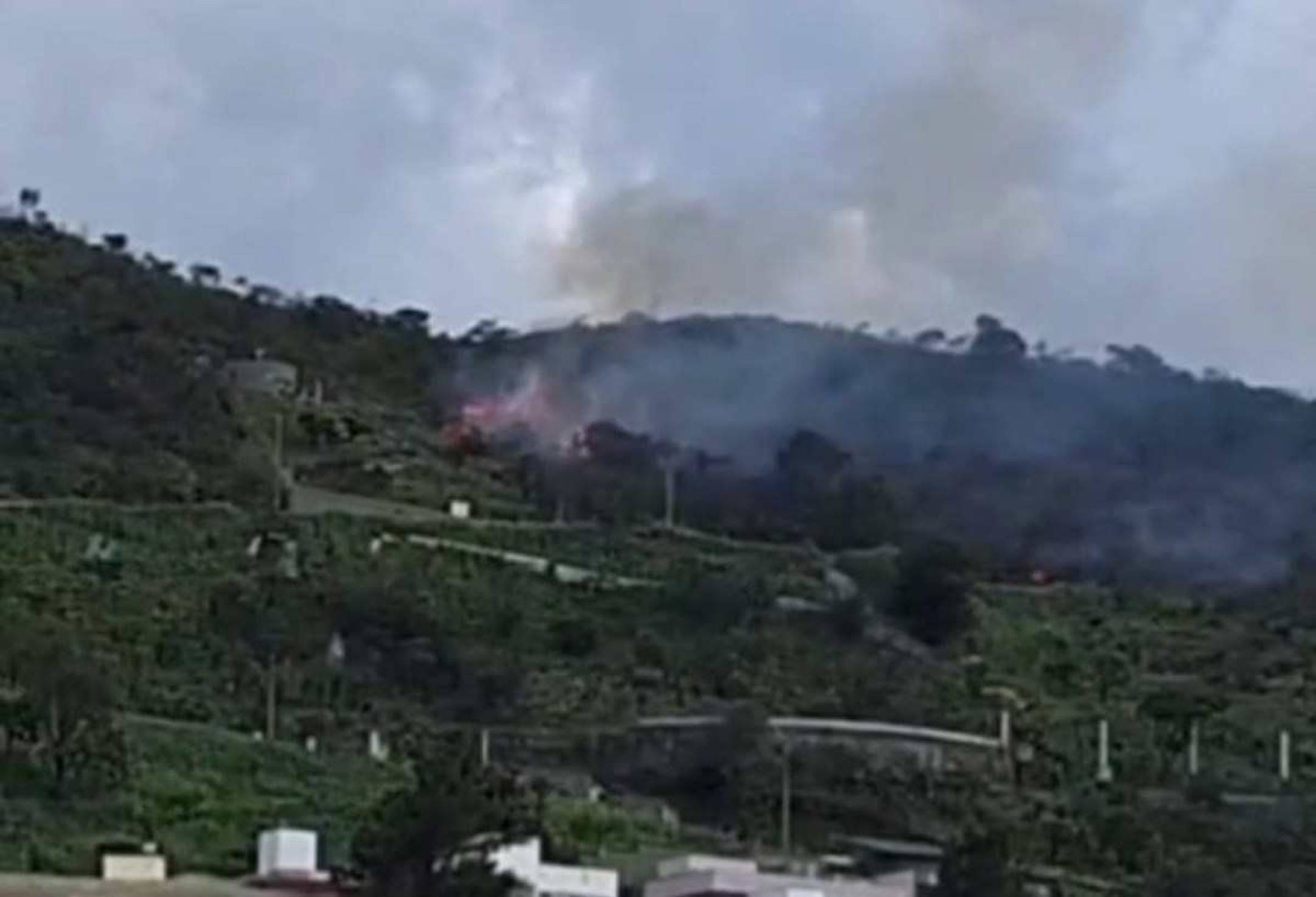 Vídeo: chamas atingem vegetação na Serra do Curral  em BH