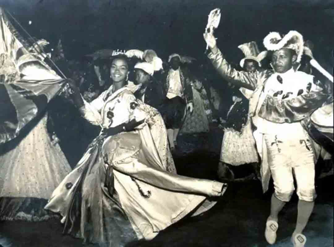 Nos anos seguintes, em 1929, o primeiro concurso de sambas, realizado na casa de Zé Espinguela, onde saiu vencedor o Conjunto Oswaldo Cruz, e do qual também participaram a Mangueira e a Deixa Falar.