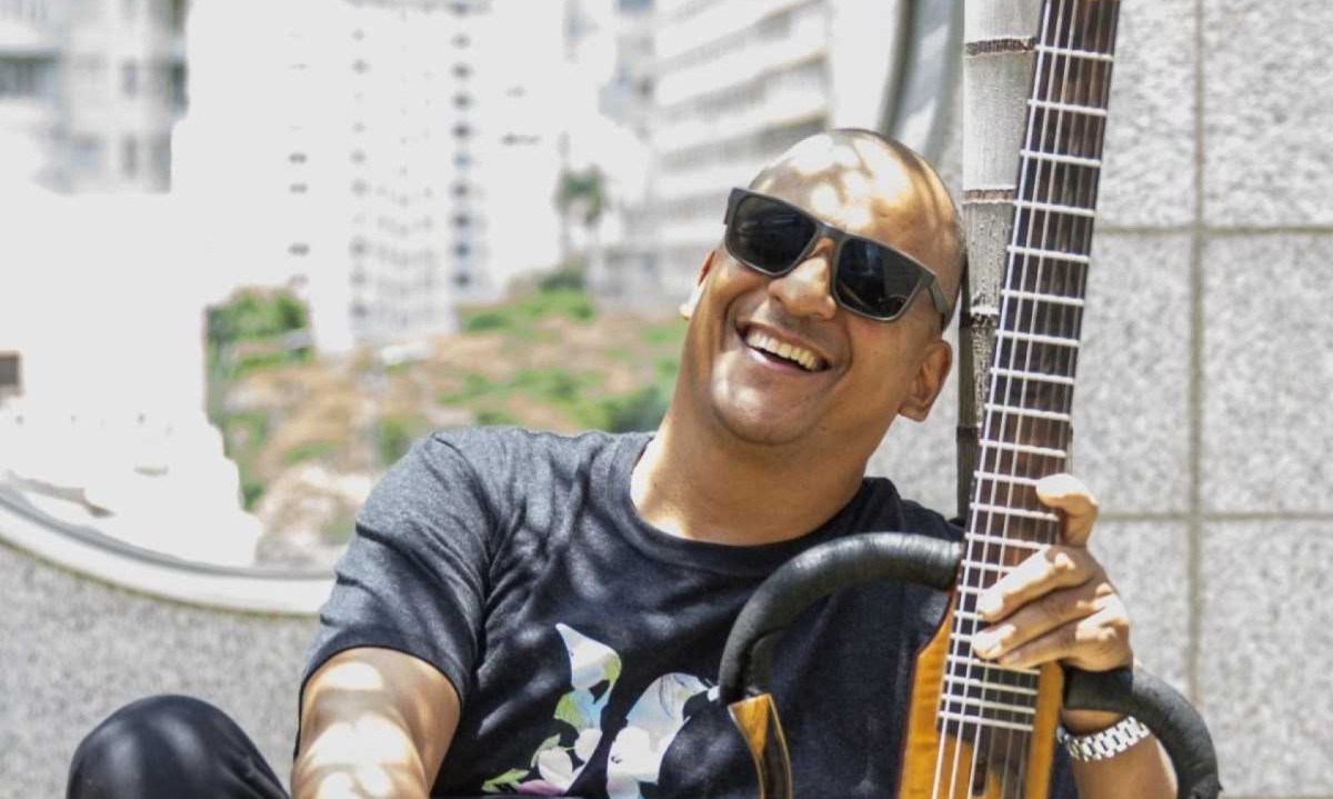 O cantor e compositor Serginho Marques, em foto de alguns anos atrás, de seu arquivo pessoal. Ele diz que Deus e a música o ajudam a lidar com a esclerose lateral amiotrófica -  (crédito: Acervo pessoal)