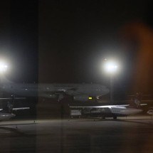 Voo com brasileiros deportados dos EUA chega ao Aeroporto de BH