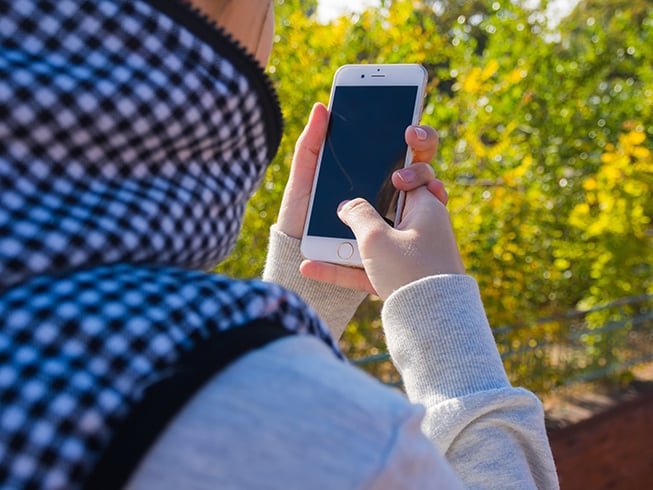 De repente, os smartphones começaram a reunir funcionalidades como câmeras de alta resolução, GPS, conexão à internet, redes sociais e muito mais, tudo em um único dispositivo.