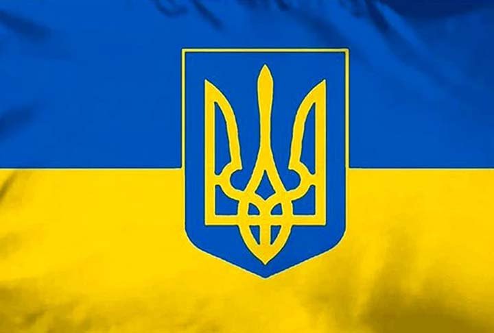 Em evidência por conta da guerra com a Rússia, a Ucrânia conta com um tridente em seu símbolo oficial. Trata-se do Tryzub, brasão de armas do país: um escudo azul com um tridente amarelo de um símbolo chamado tanga. Segundo explicação, o tridente no meio é símbolo do príncipe Vladimir, do século 10, responsável pelo cristianismo na Ucrânia.