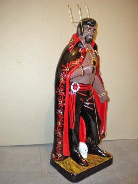 As religiÃµes de matrizes africanas possuem o tridente como um dos sÃ­mbolos de suas entidades. Ã? o caso do Tranca Rua na Umbanda. Ele Ã© o responsÃ¡vel pela limpeza astral dos caminhos do mundo.