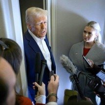  Presidente Donald Trump dá entrevista coletiva no avião presidencial dos EUA -  (crédito: Mandel NGAN / AFP)