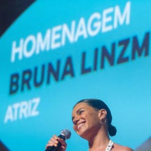 Homenageada na Mostra de Tiradentes, Bruna Linzmeyer fala sobre projetos