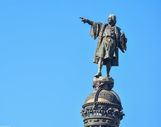 Cristóvão Colombo, que comandava uma expedição financiada pela Espanha, foi quem 