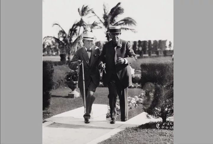 Em 1878, com 31 anos, propôs a si mesmo o desafio de obter luz a partir da energia elétrica. Outros pesquisadores já haviam tentado construir lâmpadas elétricas. Nernst e Swan, por exemplo, haviam obtido alguns resultados, mas seus dispositivos tinham vida bastante curta.